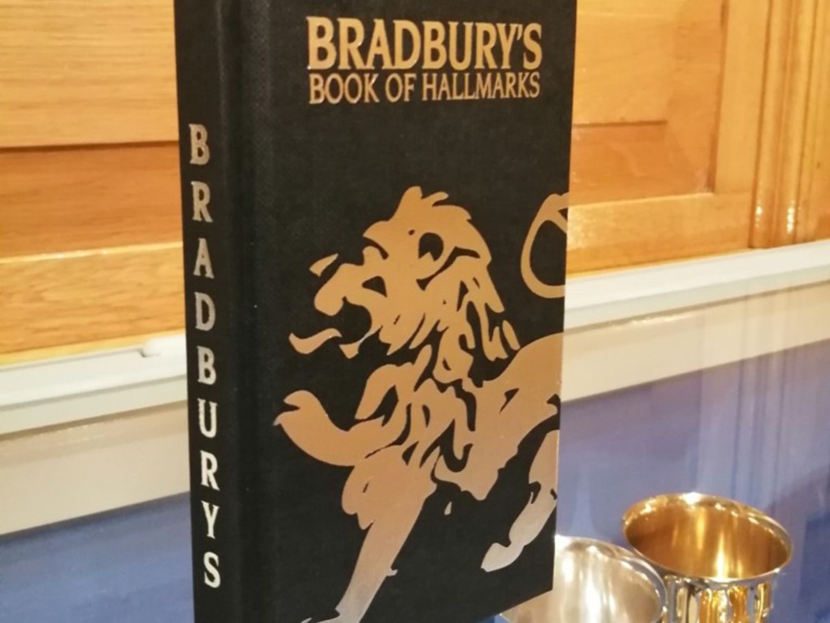 洋書 bradbury's book of hallmarks Bradbury's Book of Hallmarks: Frederick Bradbury: 9781872212029